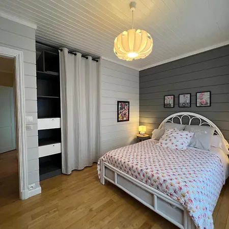 Вилла Maison Spacieuse Avec Jardin Proche Bordeaux